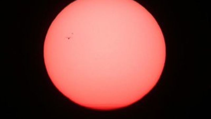 Merkür, Güneş'in tam önünden geçti