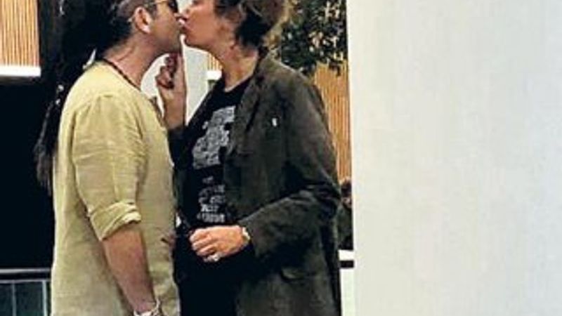 Sıla yine öpüşürken yakalandı