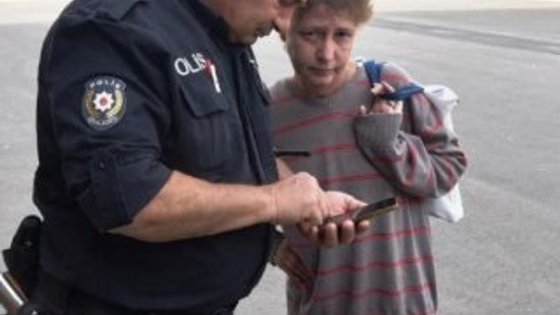 2 gündür ölü olan eşini uyuyor zannedip üzerini örttü