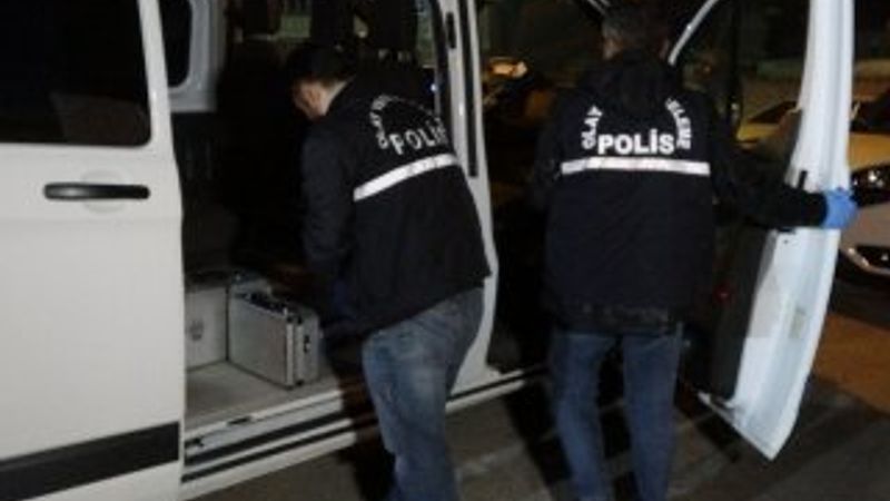 Uzman çavuş ziyaretine gelen kadına 4 el ateş etti