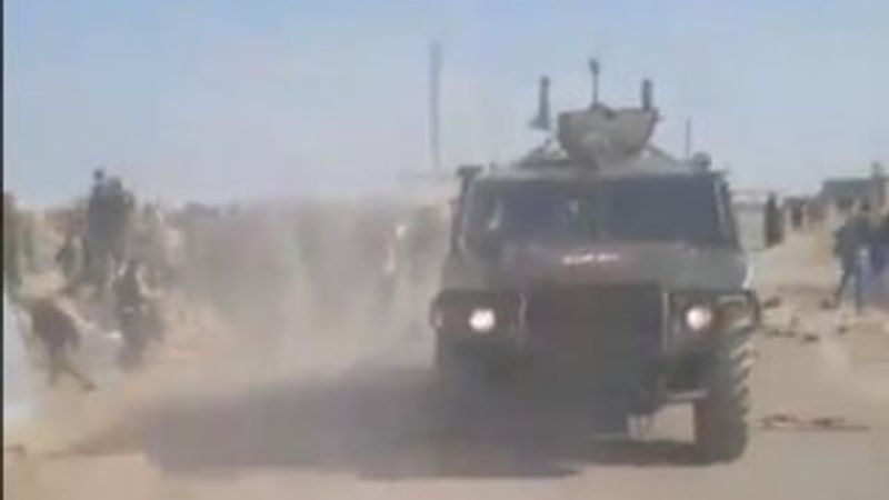 Rus aracı içinden terör destekçilerinin taş attığı anlar