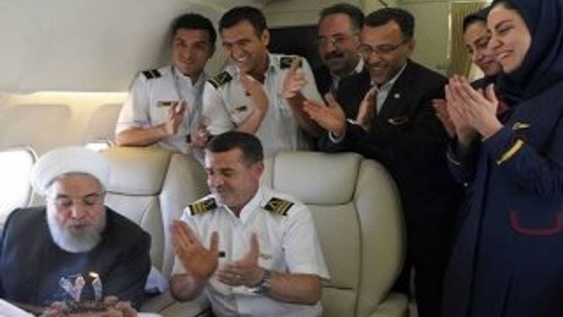 Ruhani'ye havada doğum günü sürprizi