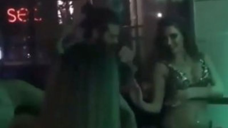 Can Yaman dansöze para taktı