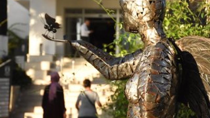 Bodrum'da Neslican Tay'ın heykeli dikildi