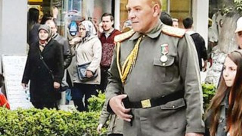 Atatürk'e benzetilen kişiler arasında çekişme var