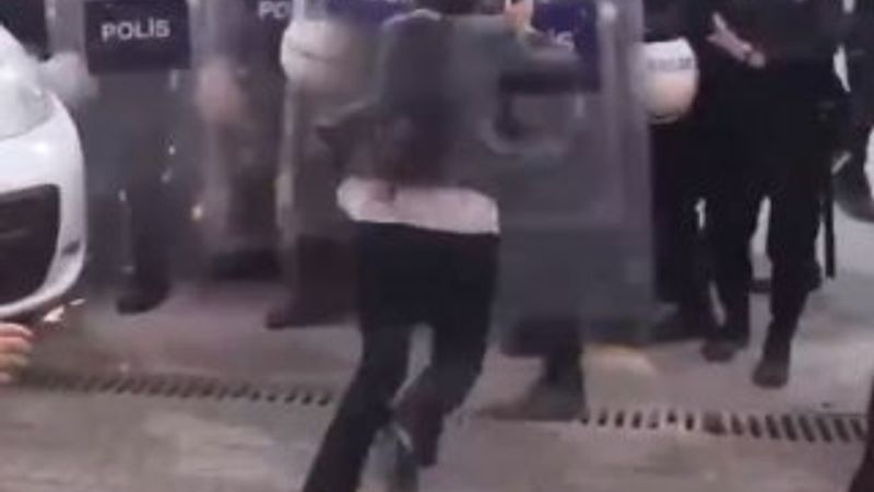 HDP'li millevekili polis kalkanına koşarak kafa attı