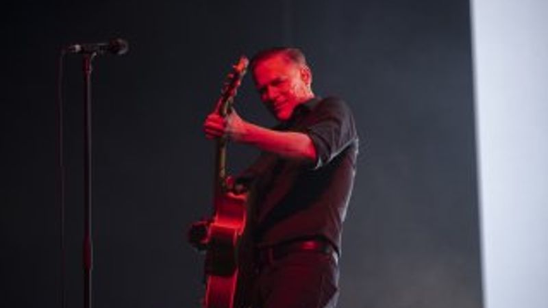 Bryan Adams, İstanbul'da müzikseverlerle buluştu