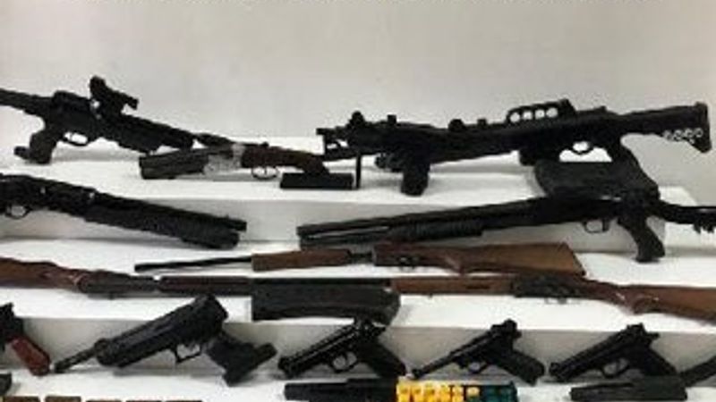 Çocuklara para verip silahla atış yaptırdı