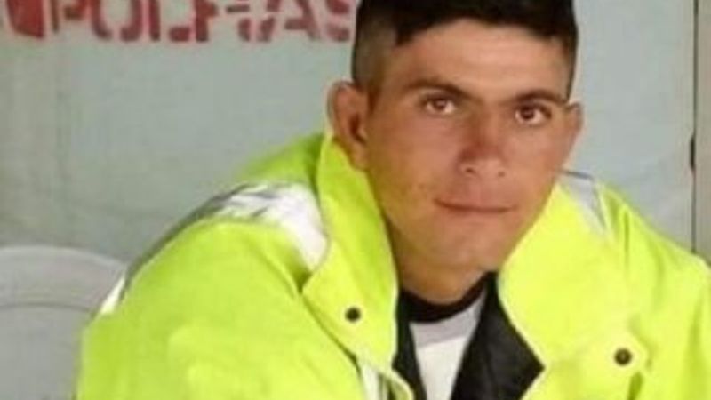 Tartıştığı eşini kazakla boğdu