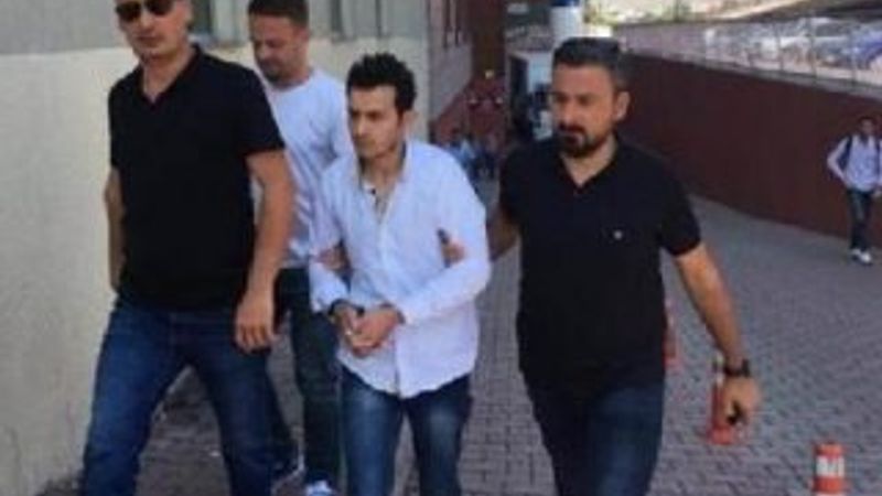 Arkadaşını öldürüp benzin döküp yaktı