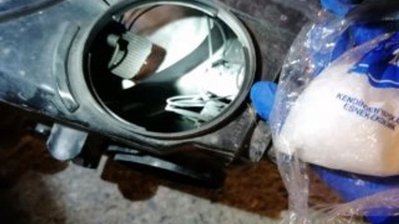 Otomobilin farından uyuşturucu çıktı