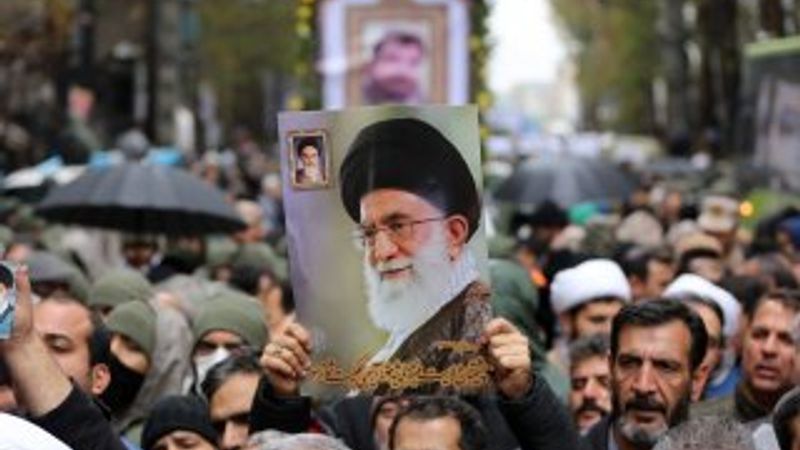 İran'da cenaze töreni 'karşıt' gösteriye dönüştü