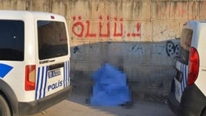 Adana'da bir kişinin cesedi duvar dibinde bulundu