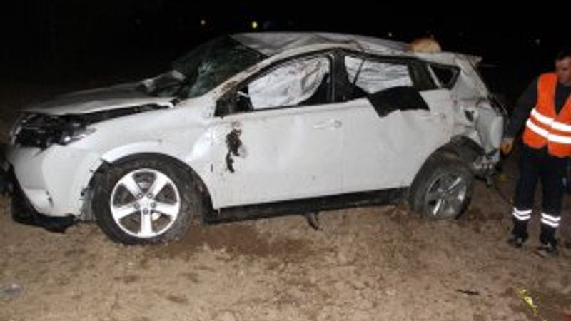 Konya'da tarlaya devrilen araç taklalar attı