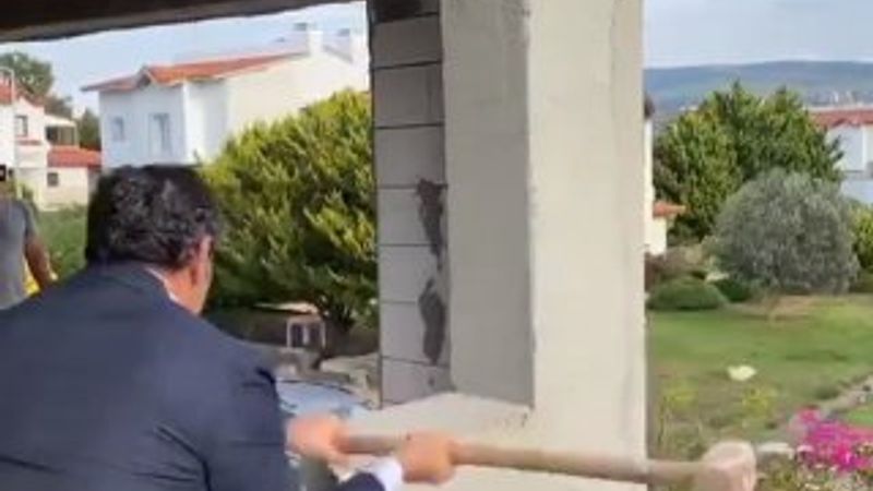 CHP'li Aykut Erdoğdu, kaçak yapısını yıktı