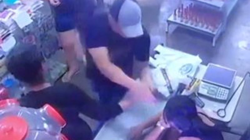 Eşini vurmak isteyen adamın silahı tutukluk yaptı