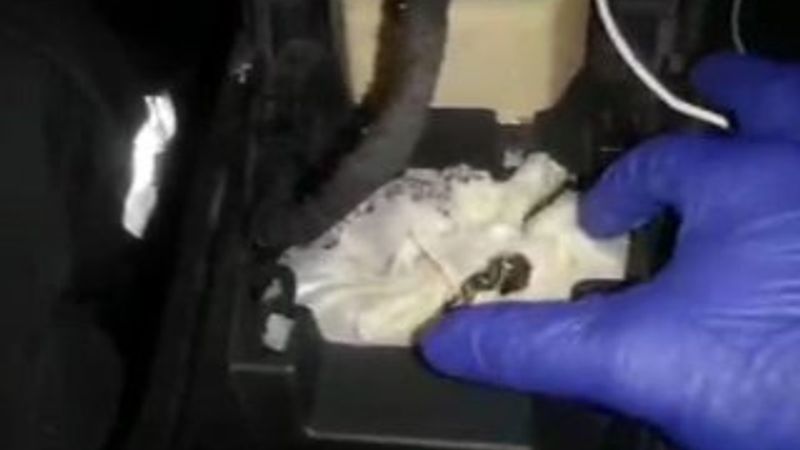 Lüks otomobilin içerisinden uyuşturucu çıktı