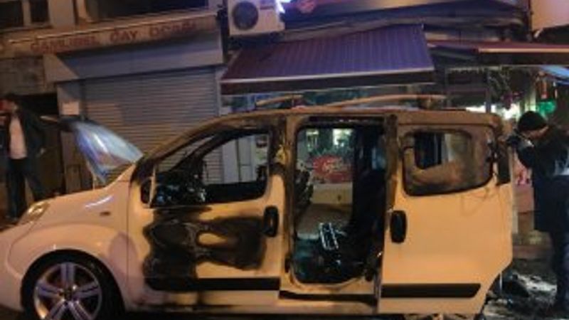 Samsun'da bunalıma giren kişi aracını ateşe verdi
