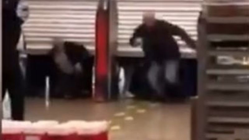 Migros'ta cep telefonu almak için yarıştılar