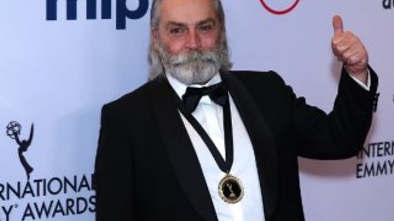 Haluk Bilginer Emmy Ödüllerinde en iyi erkek oyuncu seçildi