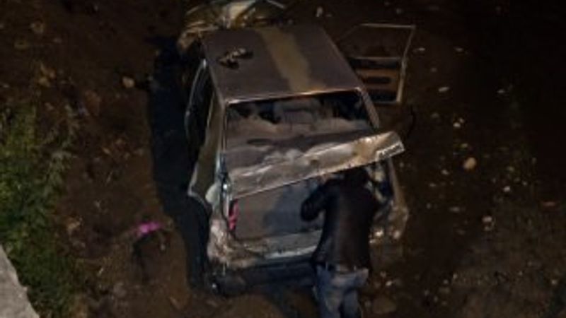 Isparta'da bir araç su kanalına düştü