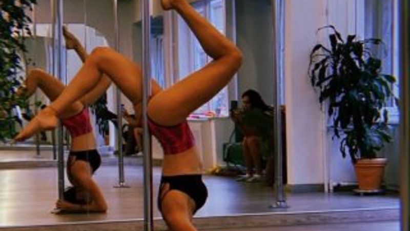 Şeyma Subaşı'nın direk pozu