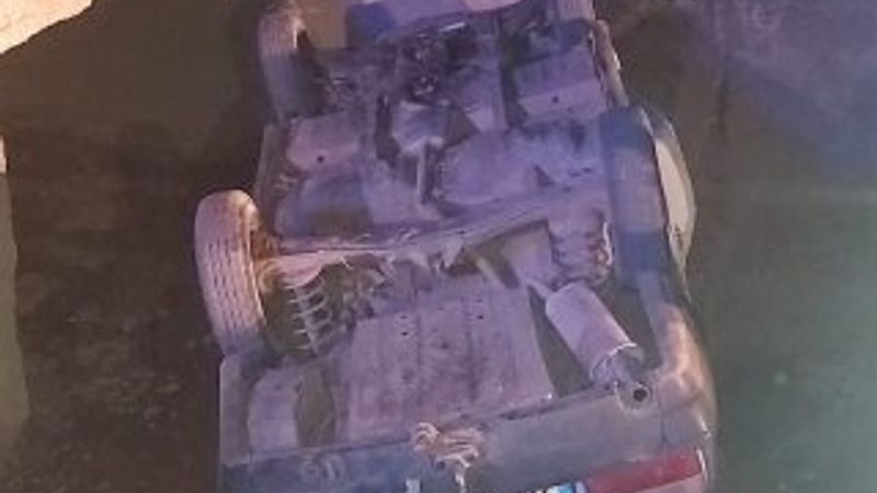 Karaman'da bir araç sulama kanalına düştü