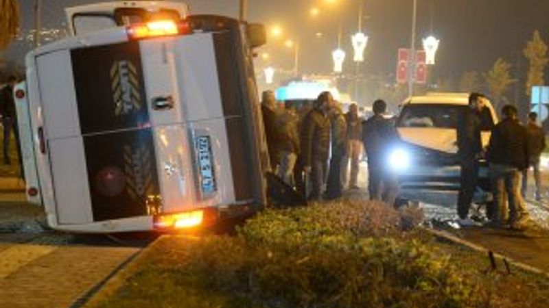 Mardin'de polis aracı ile işçi servisi çarpıştı