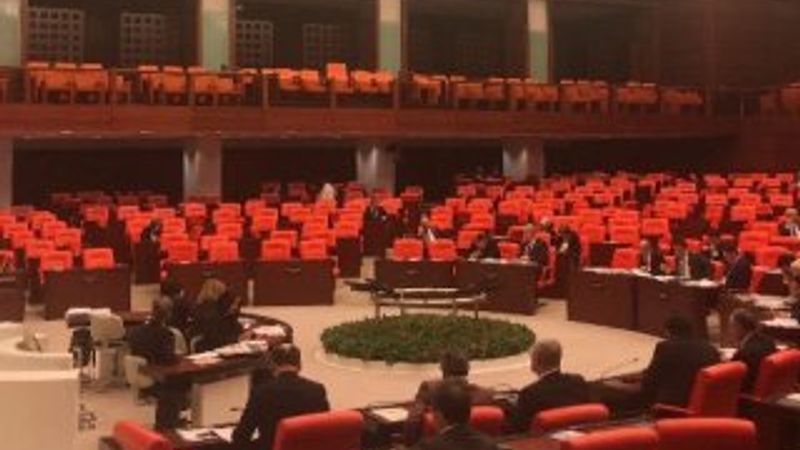 AK Partili vekiller Meclis'i yine boş bıraktı