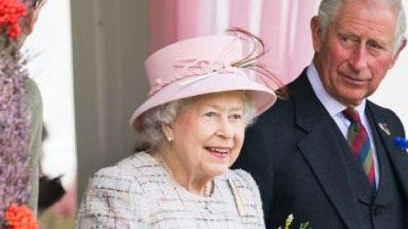 Kraliçe Elizabeth tahttan iniyor