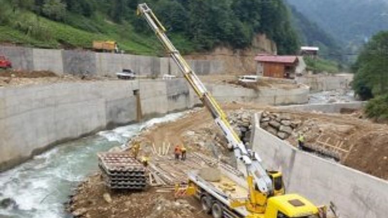 Senoz Vadisi'nde dere yatağına villa yapıldı