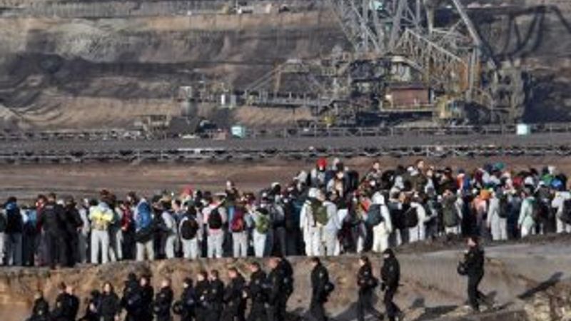 Almanya'da iklim aktivistlerinden kömür protestosu