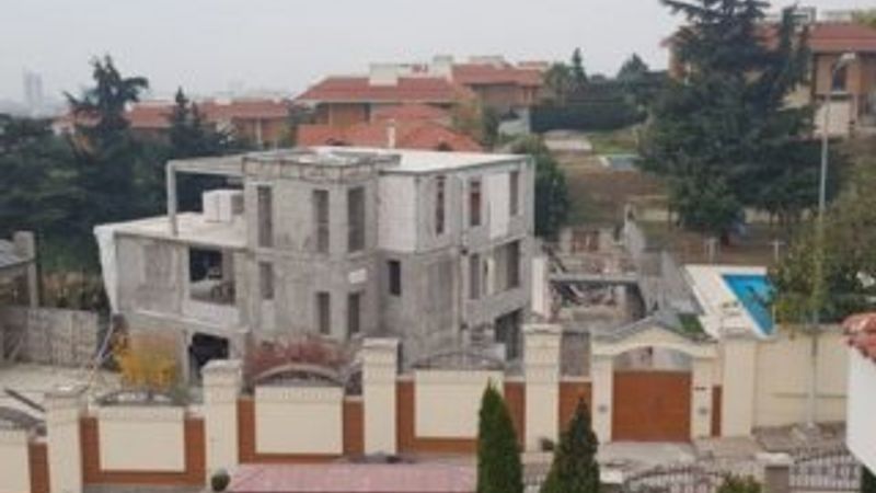 Unakıtan Ailesi'nin kaçak yapısı yıkıldı