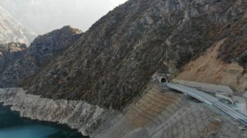 Yusufeli ilçesine ulaşım tünellerle sağlanıyor