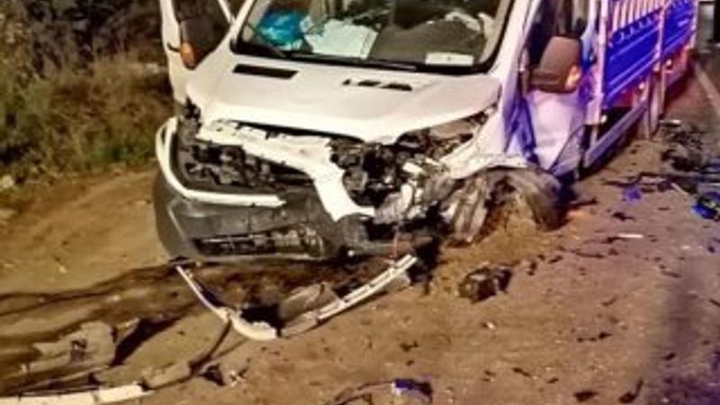 Aydın'da otomobil ile kamyonet çarpıştı: 5 yaralı