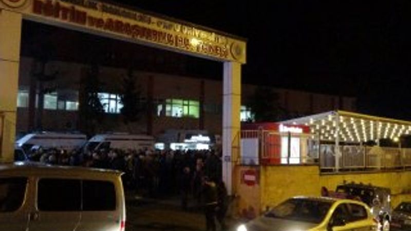 Üniversiteli genç kız, evinin önünde bıçaklandı