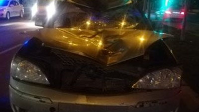 Otomobilin çarptığı bisikletli metrelerce sürüklendi