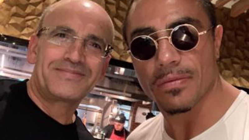 Mehmet Şimşek ile Nusret selfie yaptı
