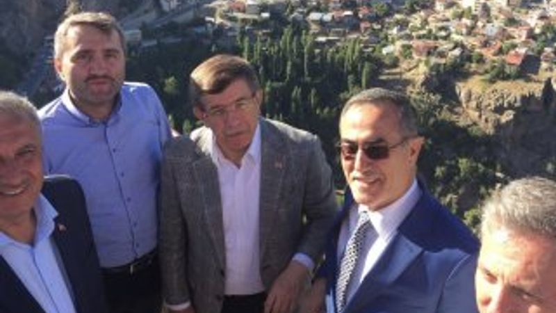 İhsan Özkes, Davutoğlu'nun parti girişiminden ayrıldı