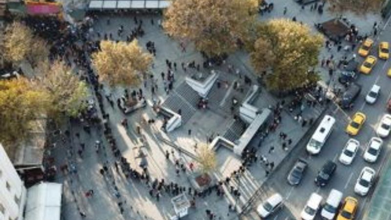 Eminönü'nde umut kuyruğu görüntülendi