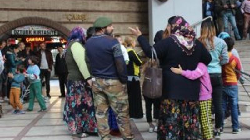 Karton toplayanlardan belediye önünde şirket tepkisi