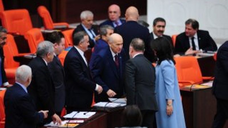 TBMM'de 2020 bütçe görüşmelerinde MHP-HDP tokalaşması