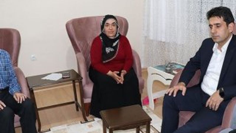 HDP önündeki annelerden biri daha evladına kavuştu