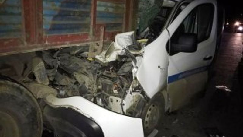 Kütahya'da otomobil tıra arkadan çarptı