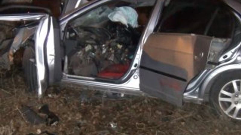 Kırıkkale'de ağaca çarpan otomobil sürücüsü öldü