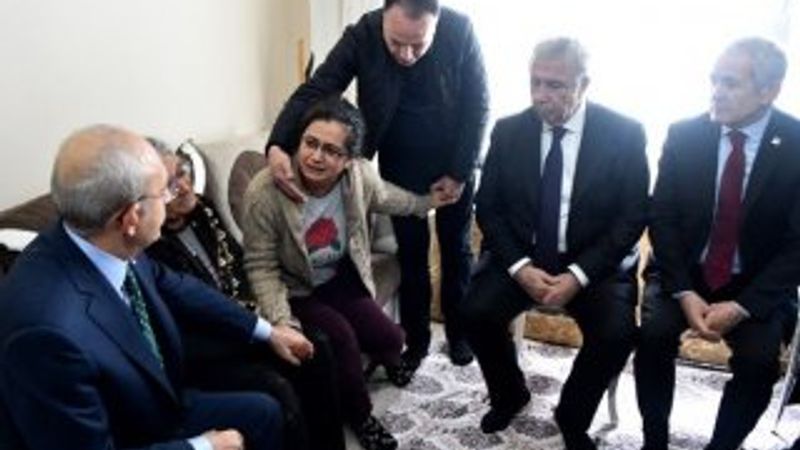 Kılıçdaroğlu şehit ailesini ziyarete gitti