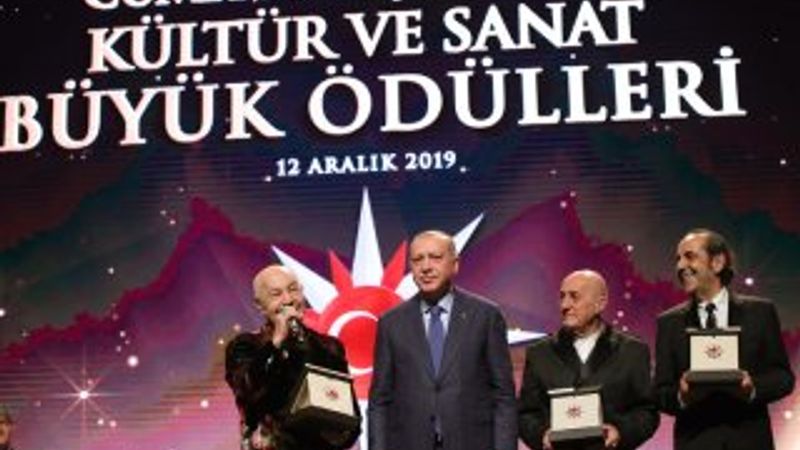 Cumhurbaşkanı'ndan ödül alan Mazhar Alanson linç ediliyor