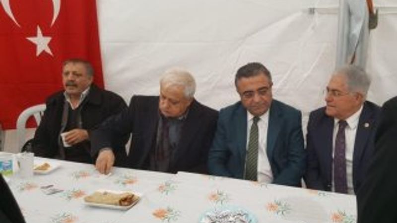 CHP'li Sezgin Tanrıkulu, şehit ailesine taziyeye gitti