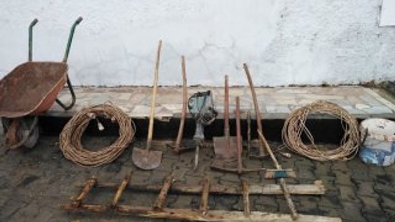 Jandarma kaçak kazı yapanları gözaltına aldı
