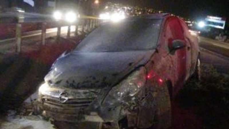 Otomobili sıkıştırdı, kazaya neden oldu